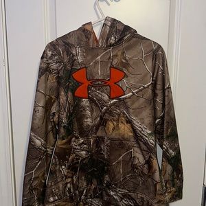 Under armour Camo hoodie. Size Large. 100% polyester.